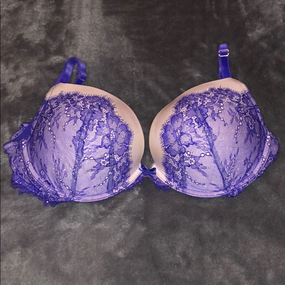 Victoria’s Secret bra in 34DD